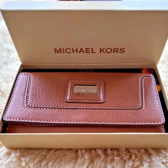 Michael Kors Brown Ladies' Bifold Flap Carryall Continental Wallet w/ logo NIB - Picture 1 of 8